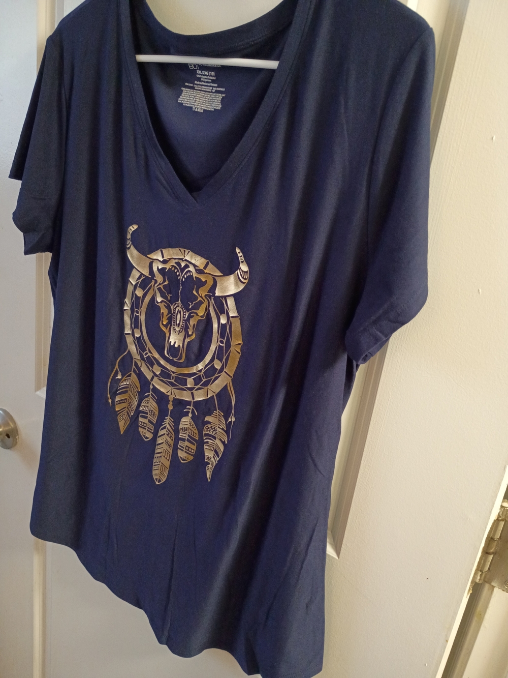 No Boundaries Navy V-Neck Tee with Metallic Gold Dreamcatcher Bull Skull - Picture 3 of 6